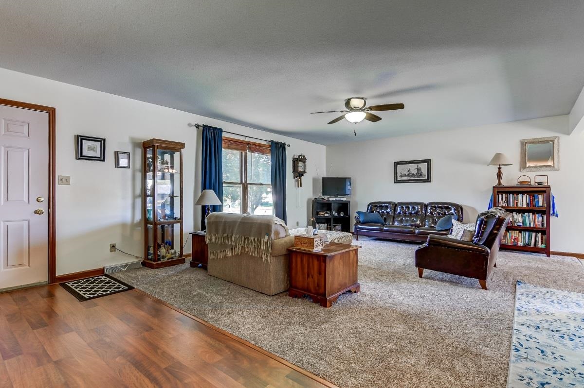 2913 Sutherland Road Springfield, IL 62702 - Photo 4 of 29