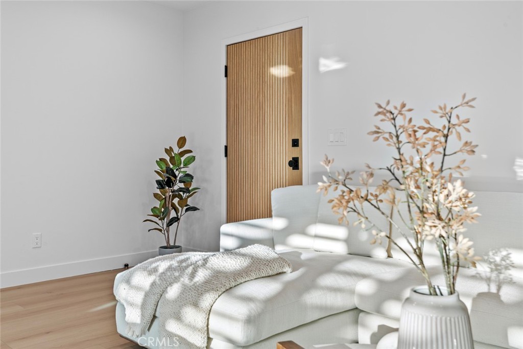 3141 North Frederic Street Burbank, CA 91504 - Photo 5 of 47