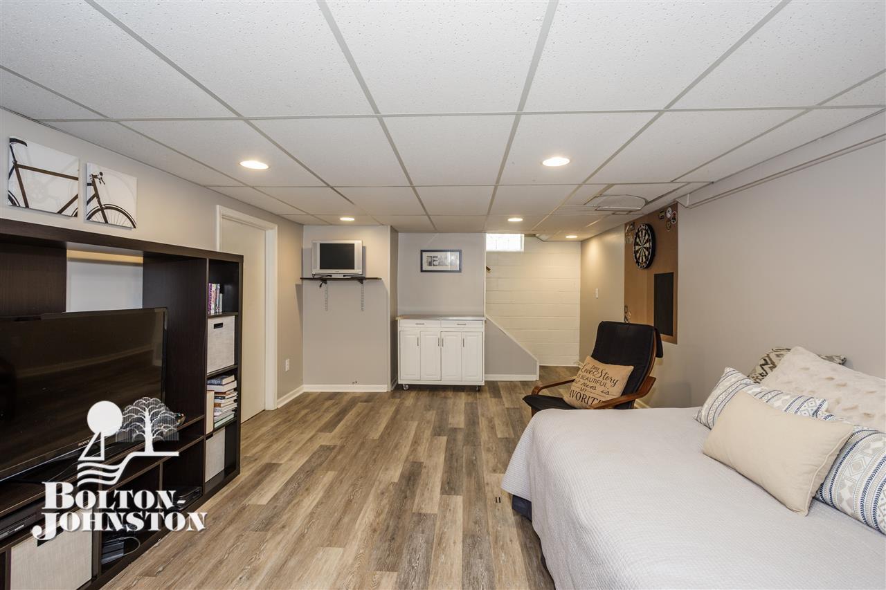 1718 Newcastle Road Grosse Pointe Woods, MI 48236 - Photo 29 of 39
