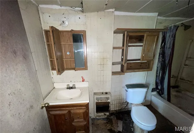 $7,250 | 407 Madison Street, Kane, IL 62054