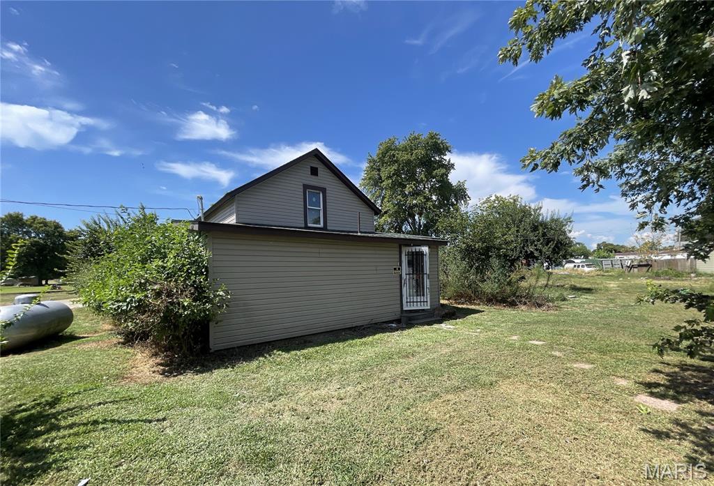 407 Madison Street Kane, IL 62054 - Photo 5 of 16