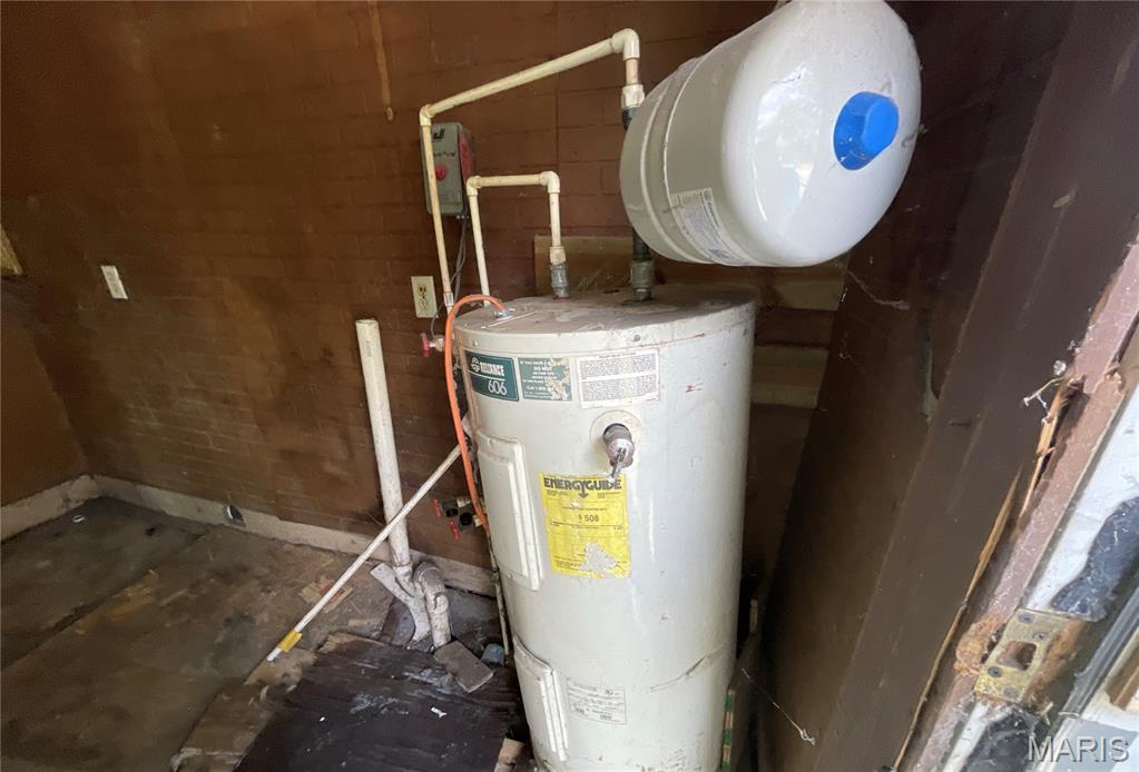 407 Madison Street Kane, IL 62054 - Photo 9 of 16