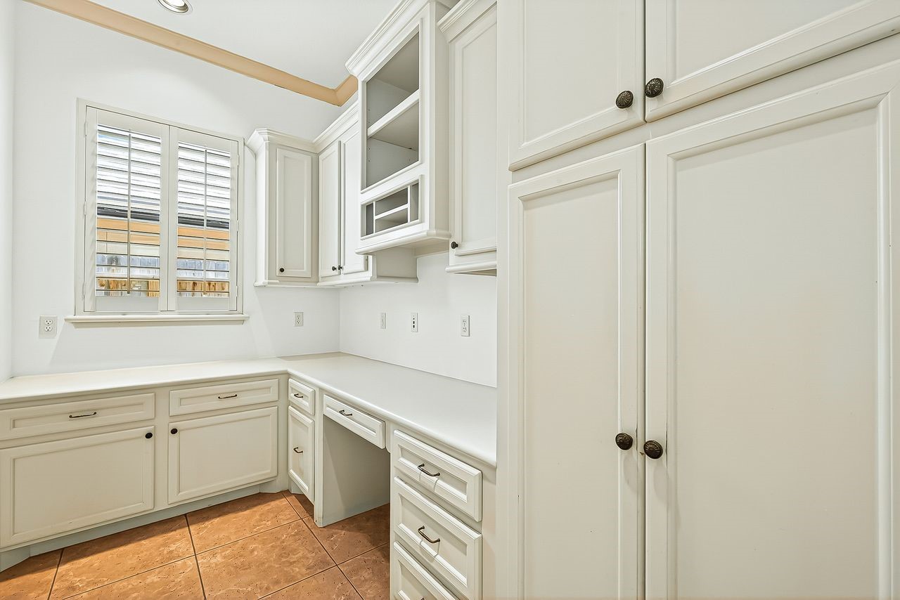 16610 Champagne Falls Court Spring, TX 77379 - Photo 33 of 50 Workroom adjacent to laundry room.