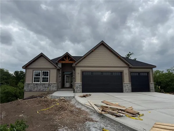 $795,000 | 31517 West 86th Street, De Soto, KS 66018