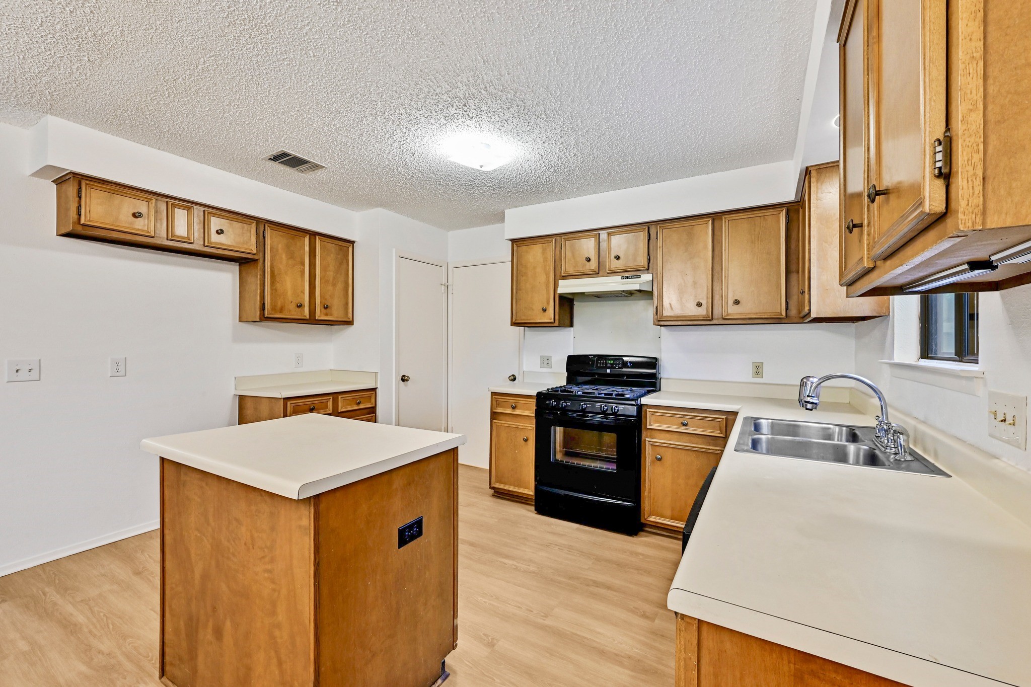 2411 Roehampton Drive Austin, TX 78745 - Photo 12 of 29