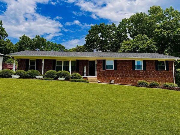 $469,900 | 4818 Hillsdale Circle, Chattanooga, TN 37416