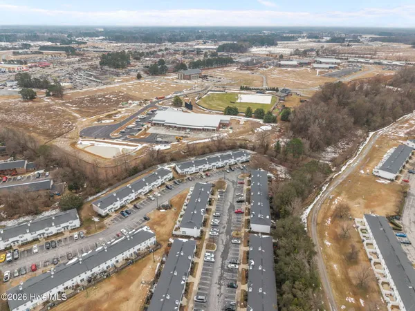 $950 | 3915 Sterling Pointe Drive, Unit JJ9, Winterville, NC 28590