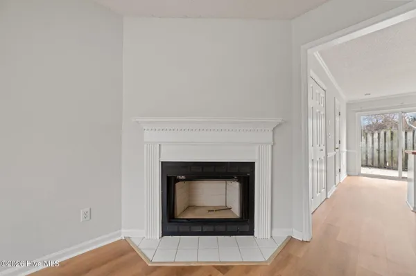 $950 | 3915 Sterling Pointe Drive, Unit JJ9, Winterville, NC 28590