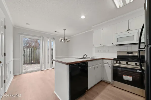 $950 | 3915 Sterling Pointe Drive, Unit JJ9, Winterville, NC 28590