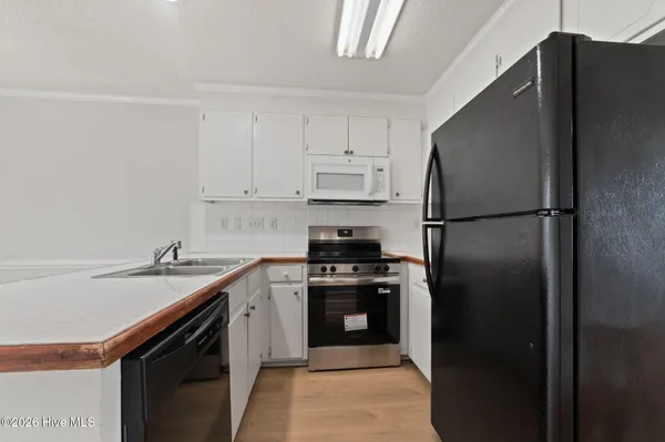 $950 | 3915 Sterling Pointe Drive, Unit JJ9, Winterville, NC 28590