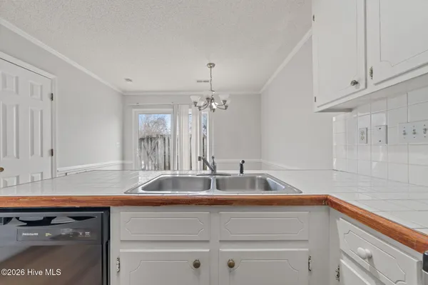 $950 | 3915 Sterling Pointe Drive, Unit JJ9, Winterville, NC 28590