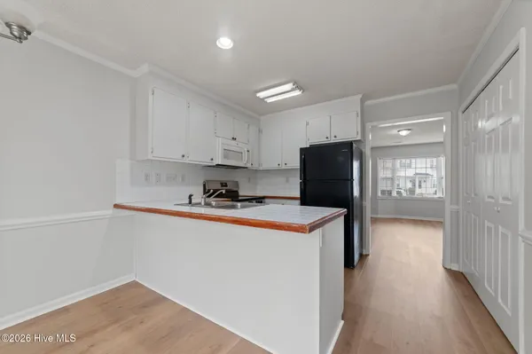 $950 | 3915 Sterling Pointe Drive, Unit JJ9, Winterville, NC 28590