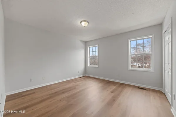 $950 | 3915 Sterling Pointe Drive, Unit JJ9, Winterville, NC 28590