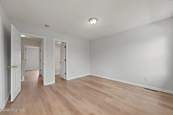 $950 | 3915 Sterling Pointe Drive, Unit JJ9, Winterville, NC 28590