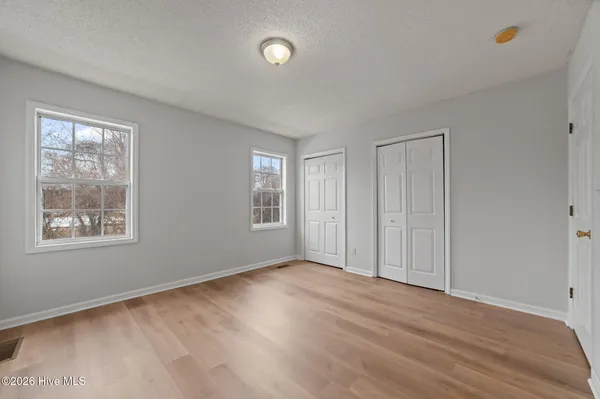 $950 | 3915 Sterling Pointe Drive, Unit JJ9, Winterville, NC 28590