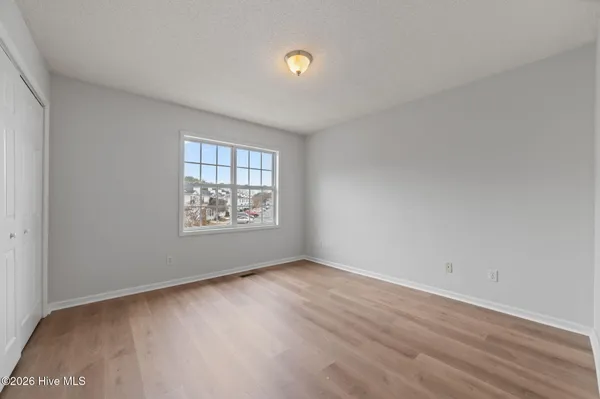 $950 | 3915 Sterling Pointe Drive, Unit JJ9, Winterville, NC 28590