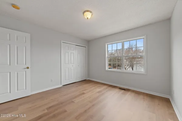 $950 | 3915 Sterling Pointe Drive, Unit JJ9, Winterville, NC 28590