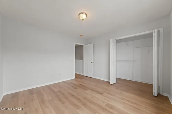 $950 | 3915 Sterling Pointe Drive, Unit JJ9, Winterville, NC 28590