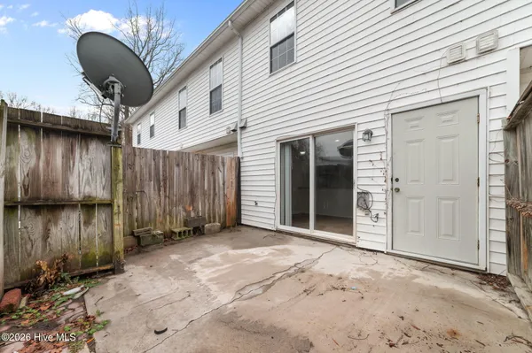 $950 | 3915 Sterling Pointe Drive, Unit JJ9, Winterville, NC 28590