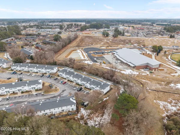 $950 | 3915 Sterling Pointe Drive, Unit JJ9, Winterville, NC 28590