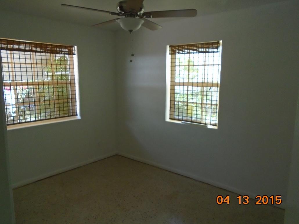 369 Alhambra Place West Palm Beach, FL 33405 - Photo 4 of 8 DSC00549