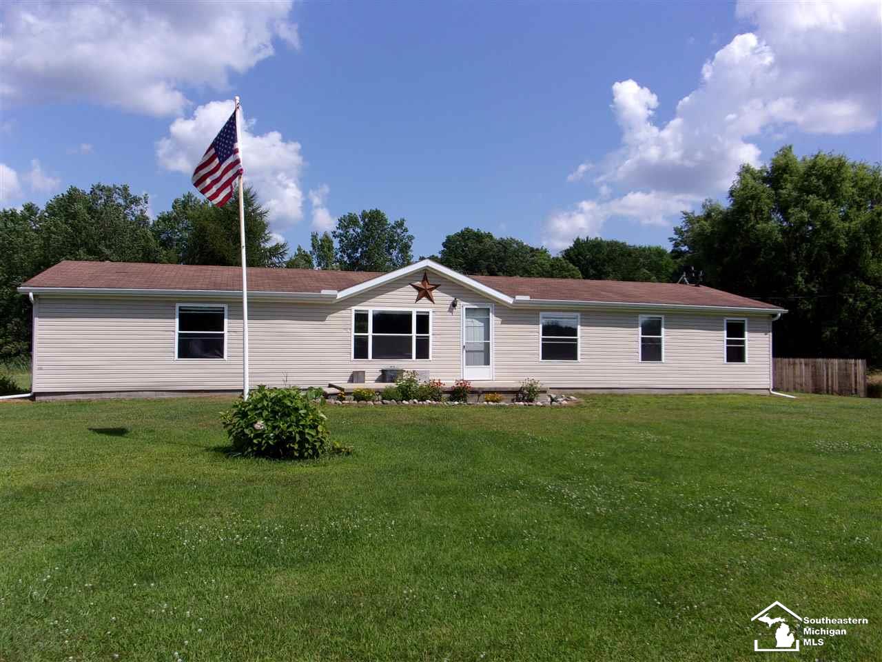 12555 Trost Road Dundee, MI 48131 - Photo 1 of 23