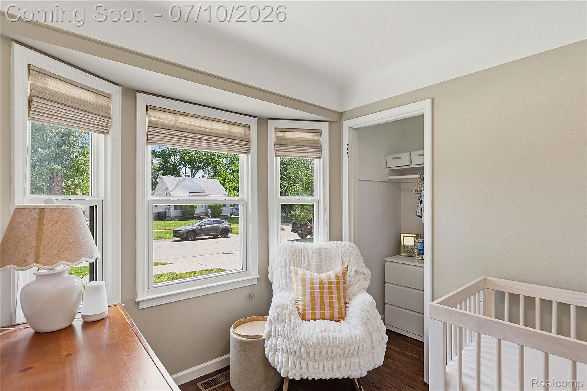 3295 Cumberland Road Berkley, MI 48072 - Photo 11 of 32 Bay window with three vertical windows featuring Roman shades