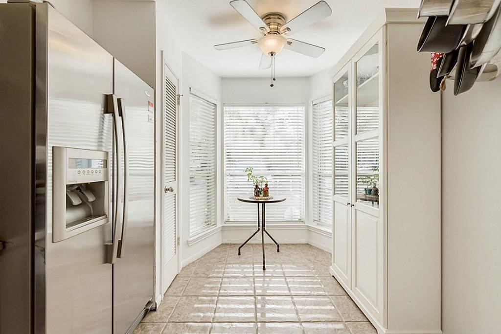930 Rutland Street Houston, TX 77008 - Photo 6 of 23 Bright breakfast area.