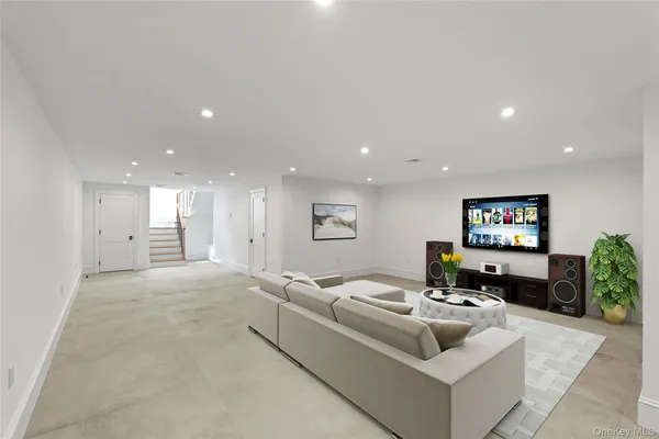 $4,575,000 | 161 South Road, Westhampton, NY 11977