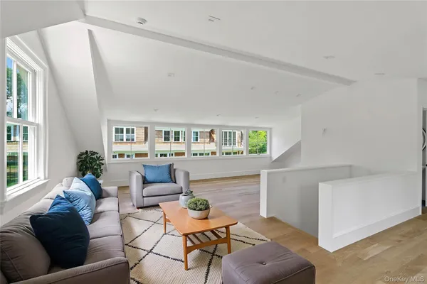 $4,575,000 | 161 South Road, Westhampton, NY 11977