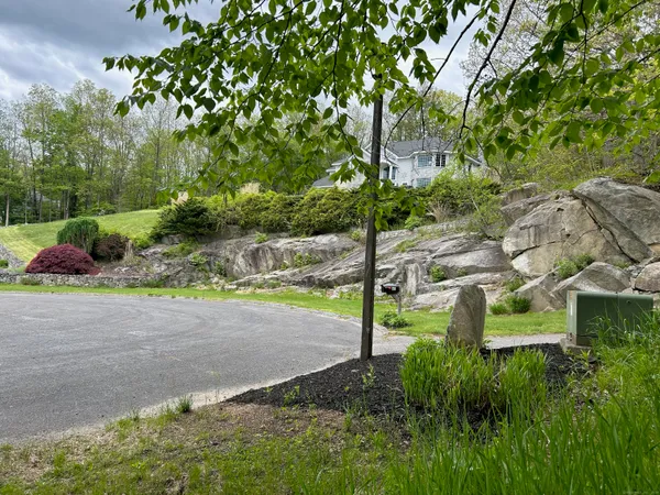 $195,000 | 68 Westledge Drive, Torrington, CT 06790