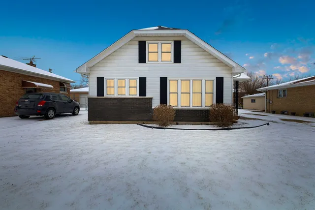 $189,900 | 606 De Angelis Court, Chicago Heights, IL 60411