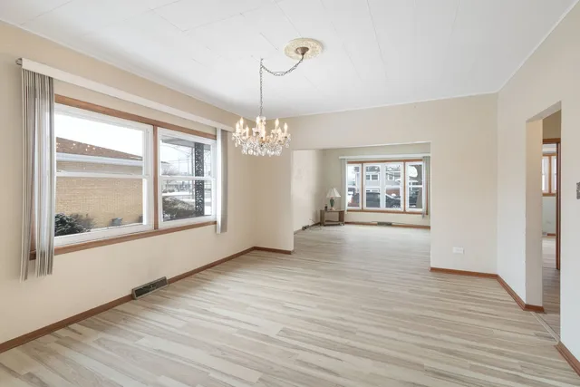 $189,900 | 606 De Angelis Court, Chicago Heights, IL 60411