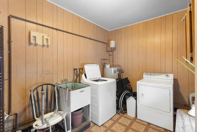 $189,900 | 606 De Angelis Court, Chicago Heights, IL 60411