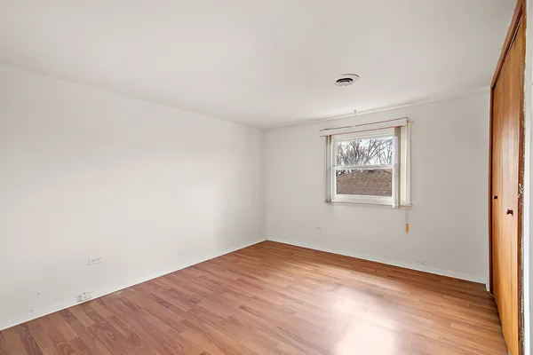 $179,900 | 606 De Angelis Court, Chicago Heights, IL 60411