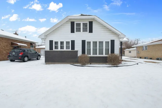 $189,900 | 606 De Angelis Court, Chicago Heights, IL 60411