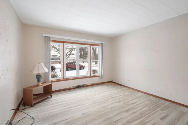 $179,900 | 606 De Angelis Court, Chicago Heights, IL 60411