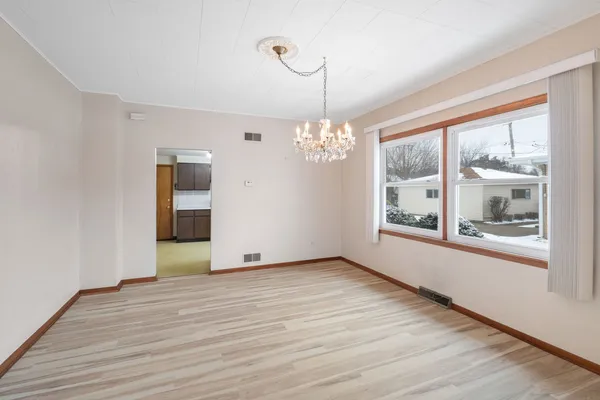 $179,900 | 606 De Angelis Court, Chicago Heights, IL 60411