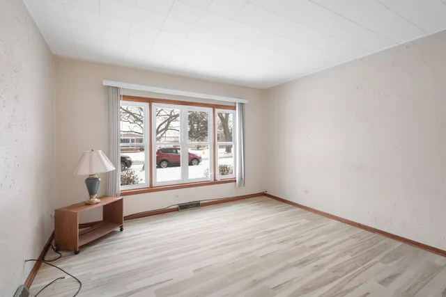 $189,900 | 606 De Angelis Court, Chicago Heights, IL 60411