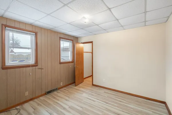 $179,900 | 606 De Angelis Court, Chicago Heights, IL 60411