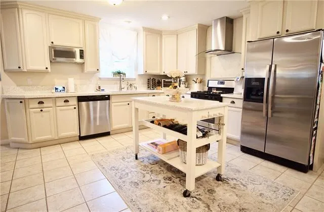 $2,300 | 4932 Trenton Street, Metairie, LA 70006