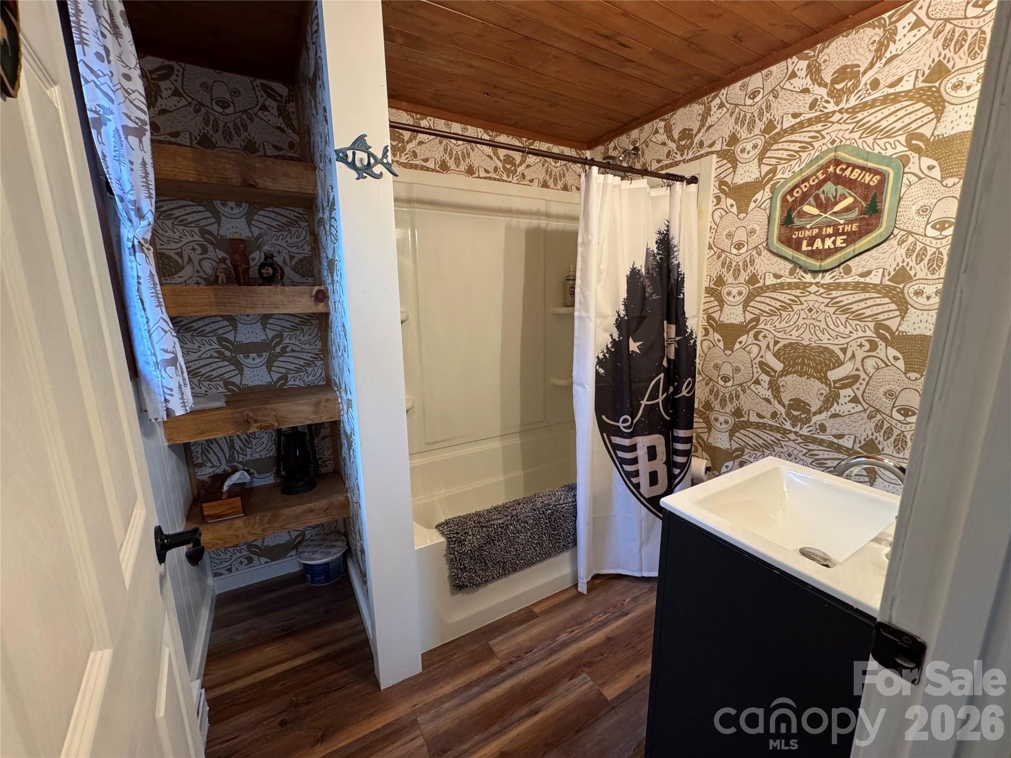 105 Pinnacle Ridge Road Beech Mountain, NC 28604 - Photo 33 of 38 a bathroom with a bathtub and shower