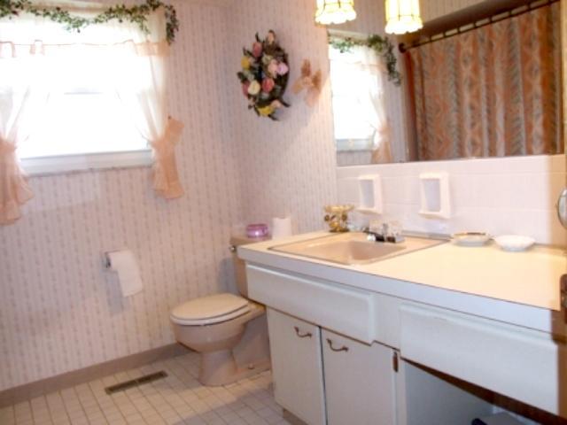 1362 Yorktown Road Columbus, OH 43232 - Photo 15 of 20 Gallery Image 15