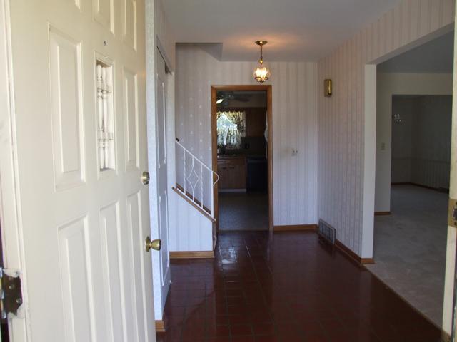 1362 Yorktown Road Columbus, OH 43232 - Photo 3 of 20 Gallery Image 3