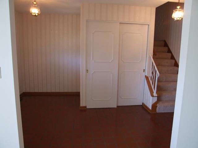 1362 Yorktown Road Columbus, OH 43232 - Photo 4 of 20 Gallery Image 4