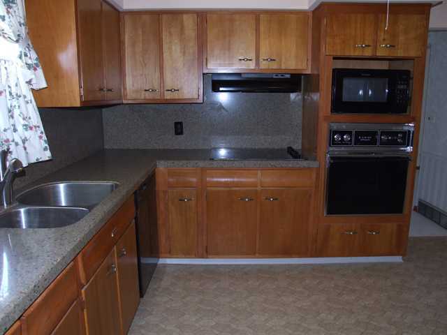 1362 Yorktown Road Columbus, OH 43232 - Photo 9 of 20 Gallery Image 9