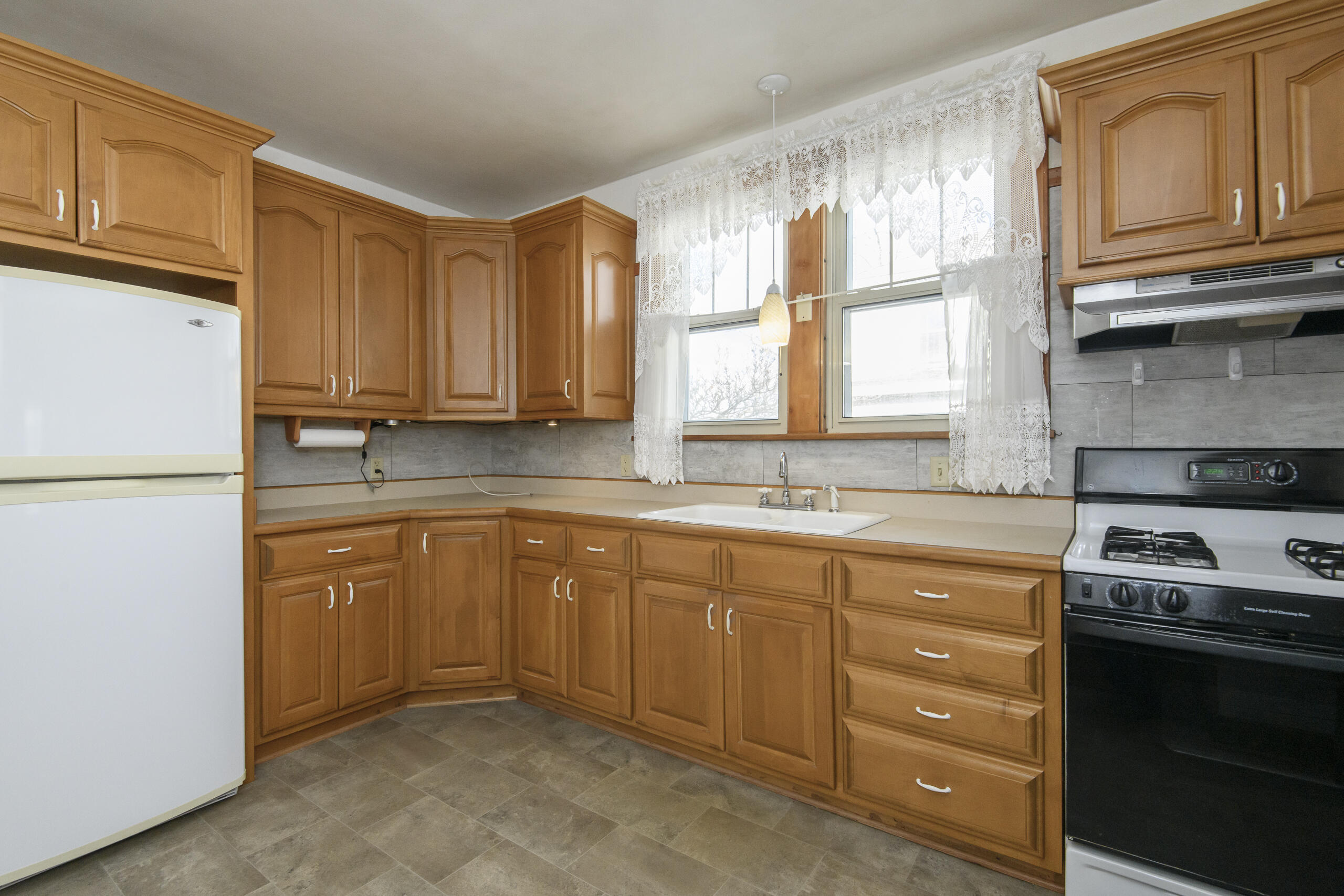 210 Chestnut Street Horicon, WI 53032 - Photo 16 of 54 Kitchen