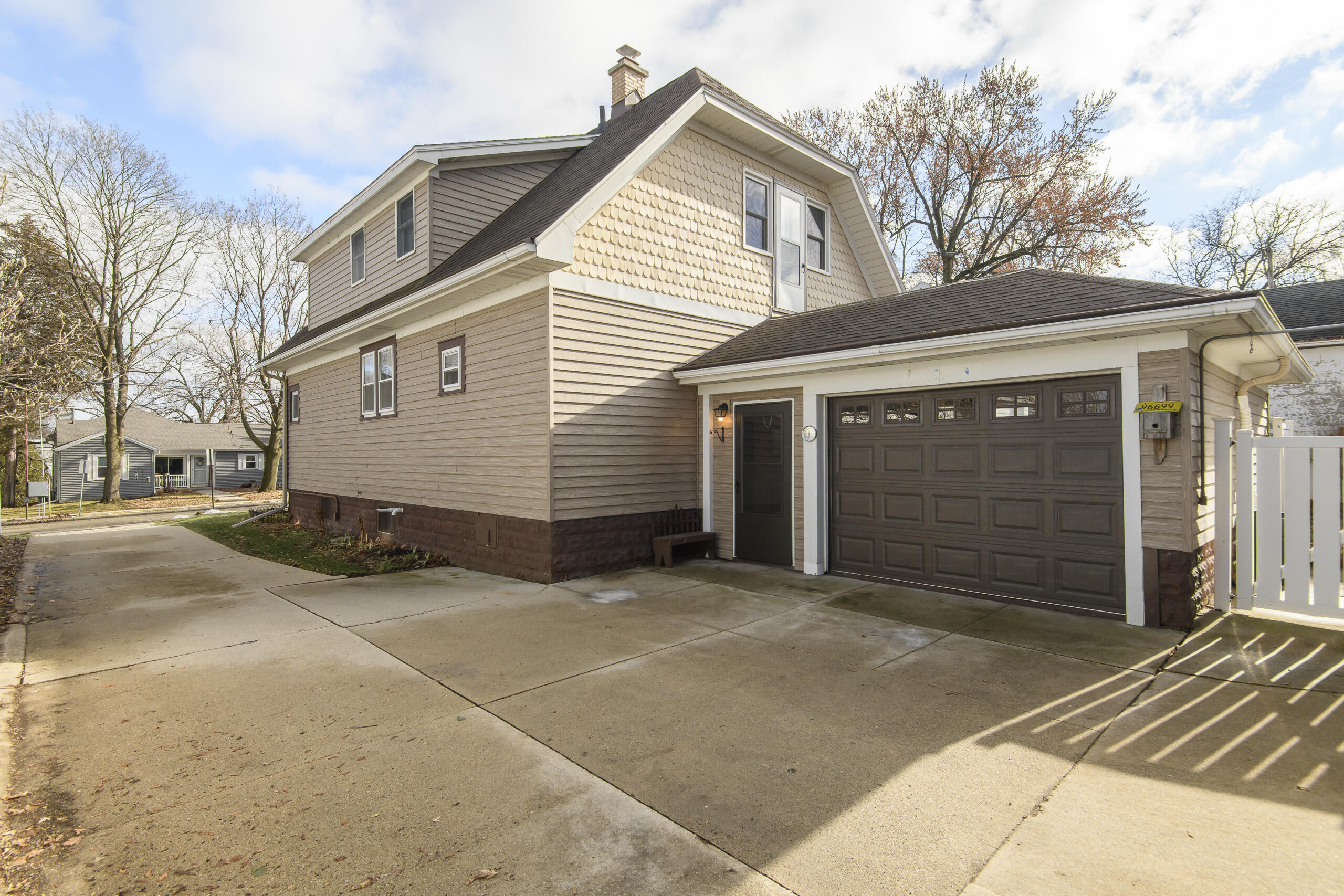 210 Chestnut Street Horicon, WI 53032 - Photo 38 of 54 Side View