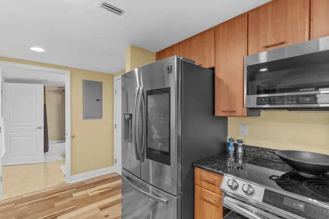 $324,900 | 300 South Duval Street, Unit 911, Tallahassee, FL 32301