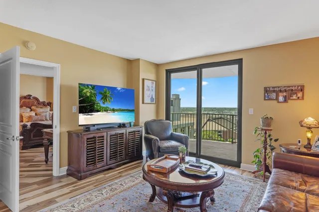 $324,900 | 300 South Duval Street, Unit 911, Tallahassee, FL 32301